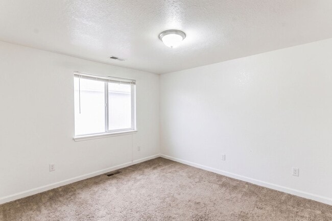 Building Photo - 2647 W Evans Ave