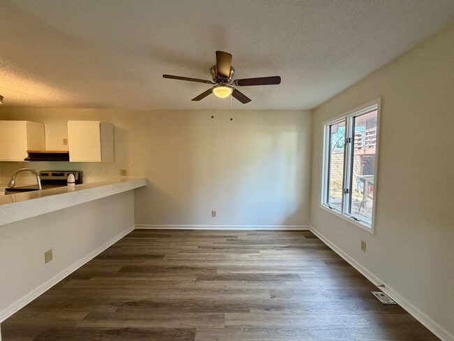 Building Photo - First Floor 2 bedroom condo