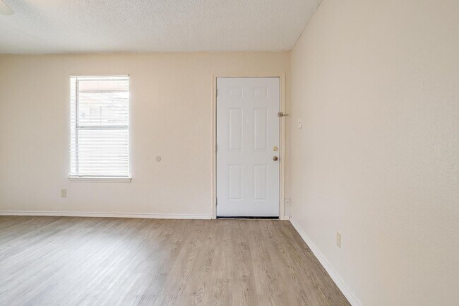 Foto del edificio - 2602 NW 21st St. Duplex