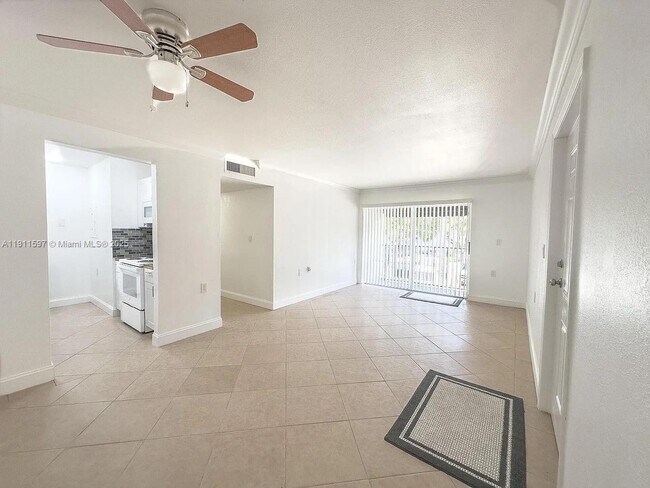 Foto del edificio - 1201 Lake Victoria Dr