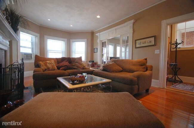 Building Photo - 2 br, 1 bath Condo - 919 Beacon St