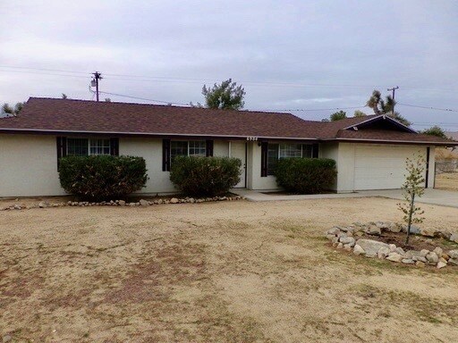 Foto principal - Coming soon! 3 Bedroom 2 Bath Home in Yucc...