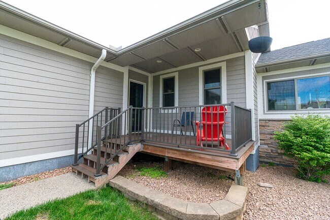 Foto del edificio - Updated Home with Pond Views in NW Rochester location!