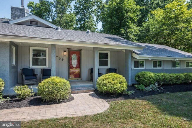 Building Photo - 709 Kresson Rd