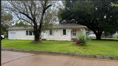 Building Photo - 101 Azalea Ave