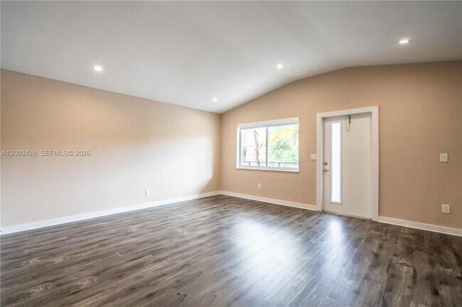Foto del edificio - 2412 NE 26th St