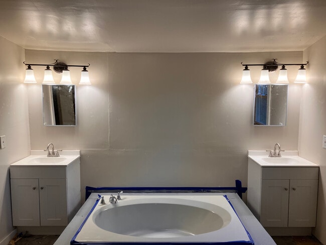 Building Photo - 2831 Oak Hill Cir