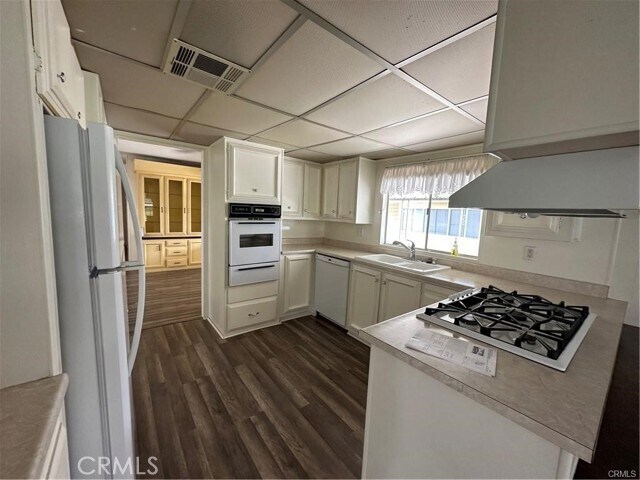 Foto del edificio - 2230 Lake Park Dr