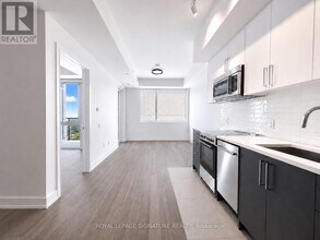 Building Photo - 664 Spadina Ave.
