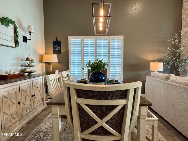Foto del edificio - 13684 Glen Vista Ln