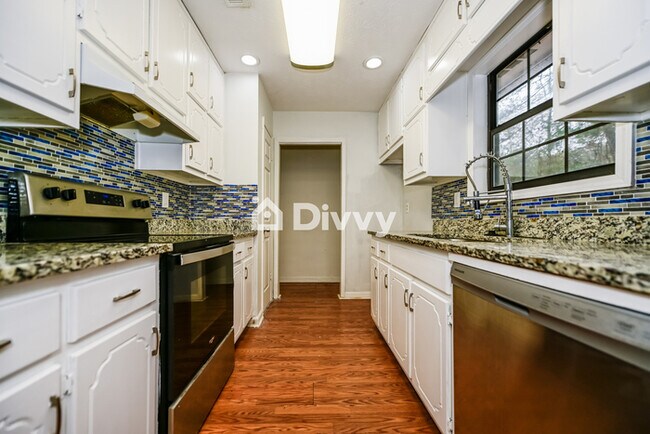 Foto del edificio - 716 Davis Rd, Stockbridge, GA 30281