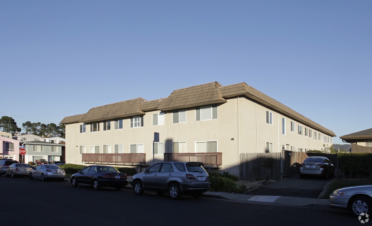 Building Photo - Southgate West Apartments