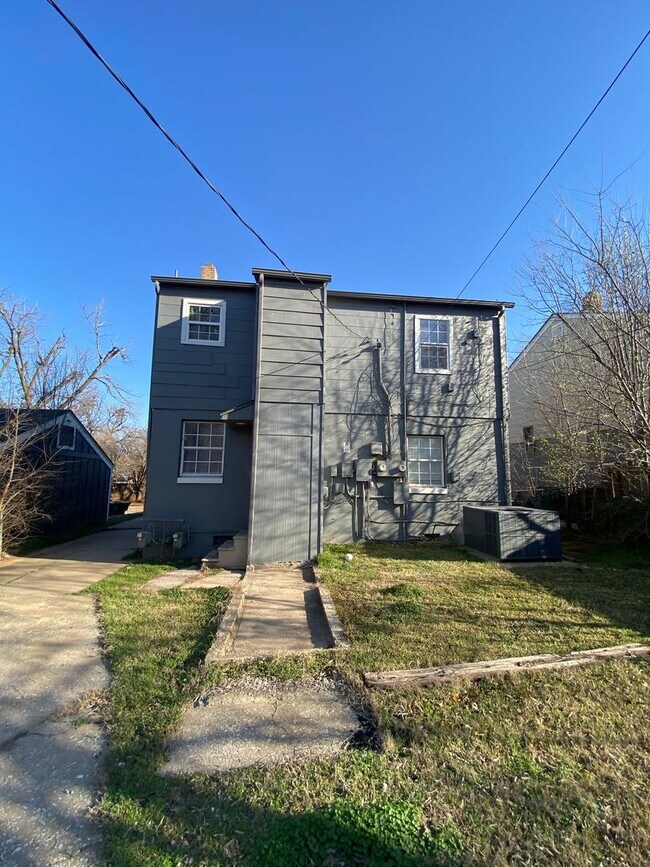 Building Photo - 2 bed/1 bath