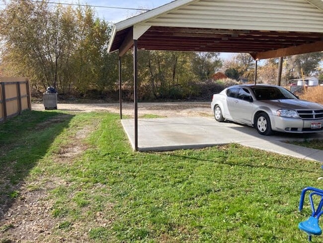 Foto del edificio - 3 bed 1 bath duplex