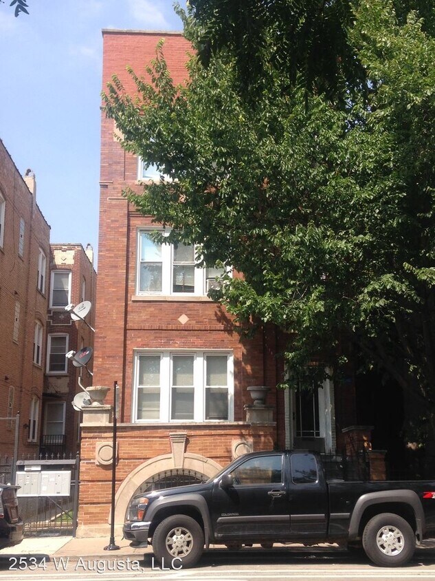 Primary Photo - 2534 W Augusta Blvd