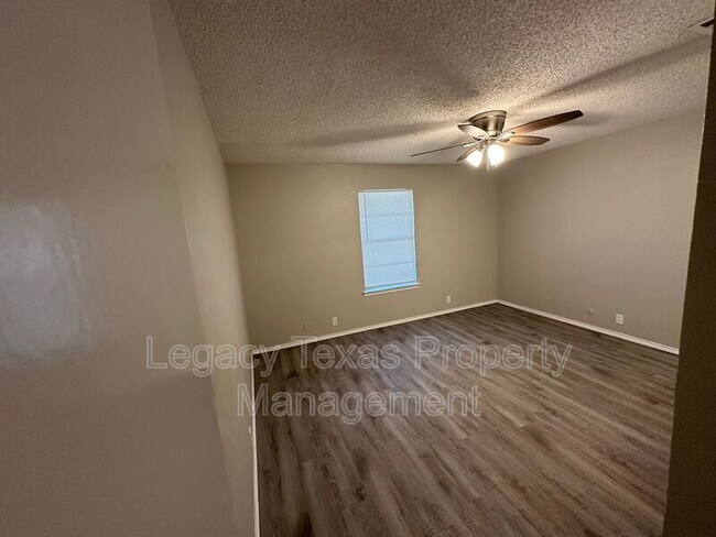 Foto del edificio - 1116 N Nolan River Rd