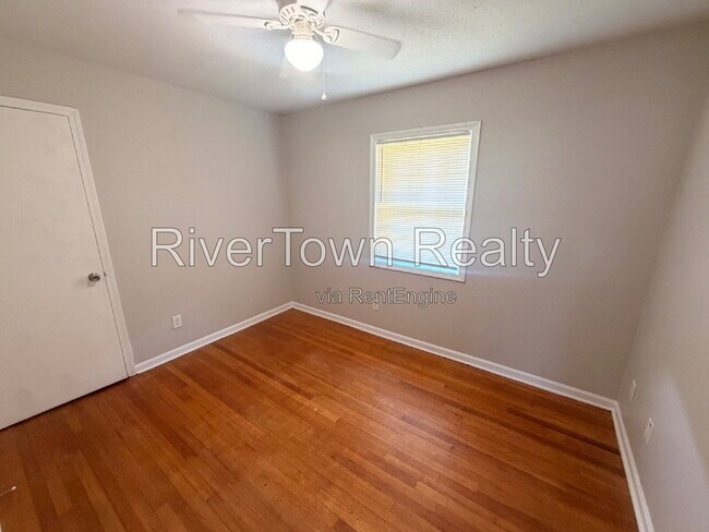 Foto del edificio - 8272 Cedar Chest Dr