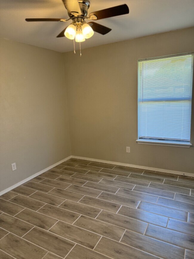 Foto del edificio - 1779 Stoneridge Dr