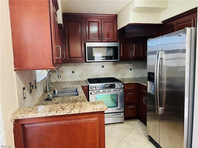 Building Photo - 12904 Daybreak Cir