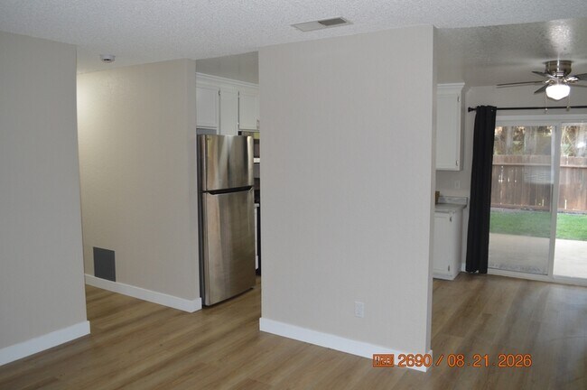 Foto del edificio - 632 Walnut Ave