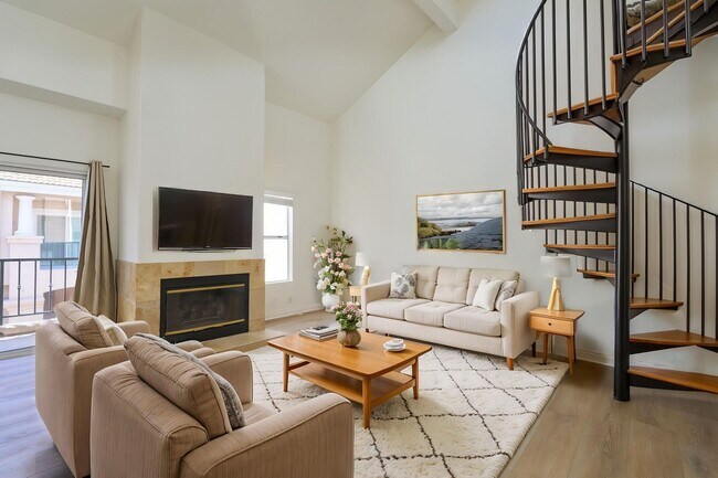 Building Photo - Delightful 1 Bedroom + Loft in UTC La Jolla