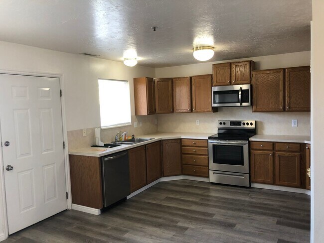 Foto del edificio - Cute Provo 3 bed 2.5 bath Townhome