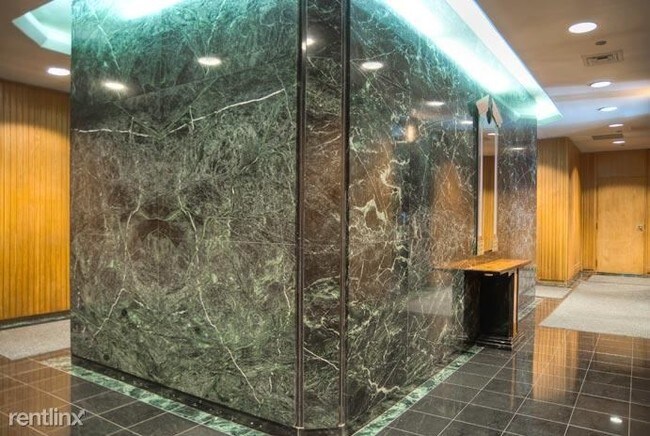 Foto del edificio - 1013 N La Salle Dr