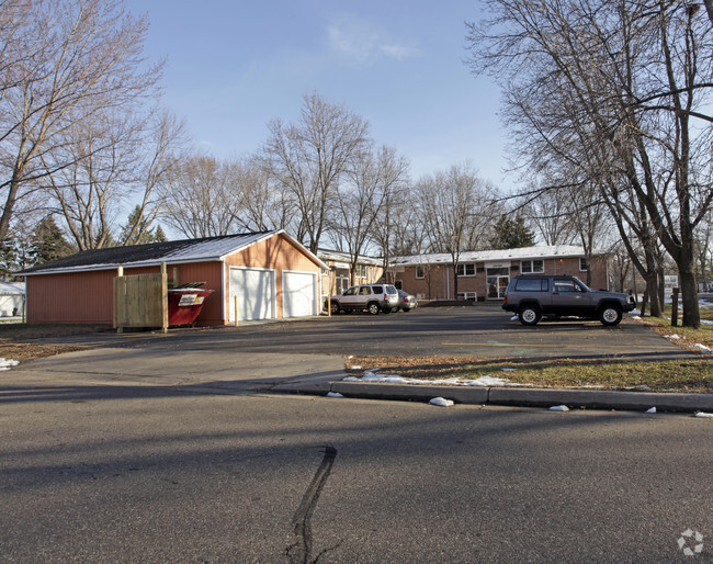 Building Photo - 2301 Oak St