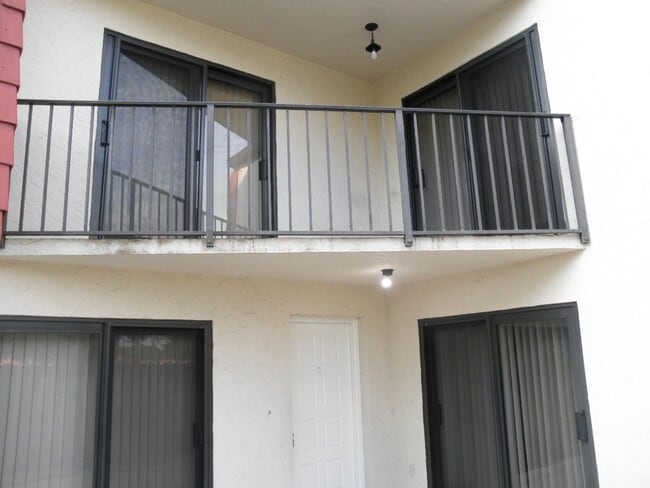 Building Photo - SOMERSET