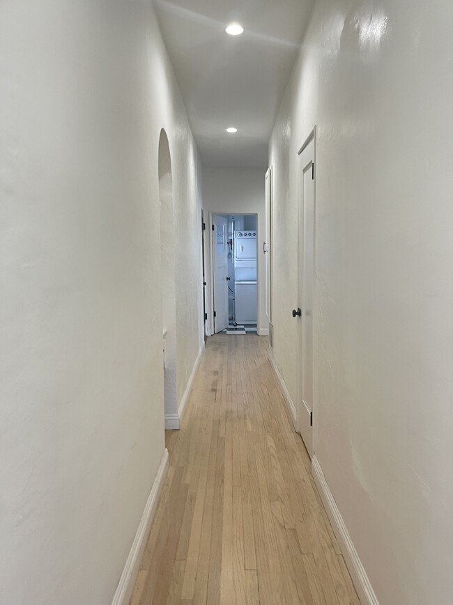 Building Photo - 1419 S Sherbourne Dr