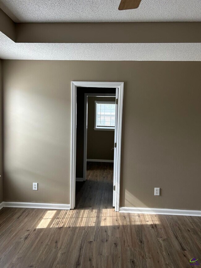 Foto del edificio - 100 Wynfield Ln