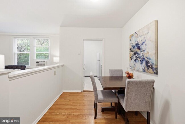 Foto del edificio - 7607 Eastern Ave NW