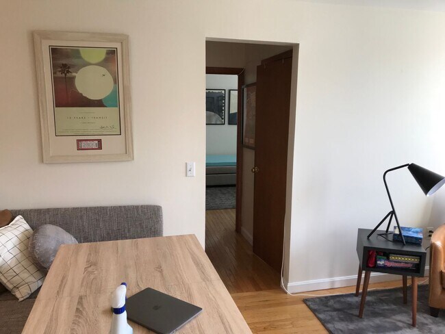 Foto del edificio - Charming 2 Bedroom-No Broker Fee