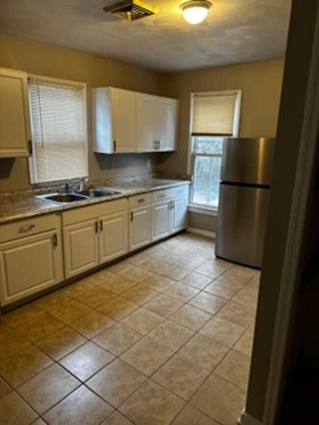 Foto del edificio - Spacious 2 bedroom duplex