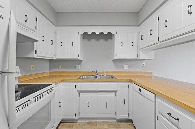 Foto del edificio - 3BR/2Bath Townhome Available Now!