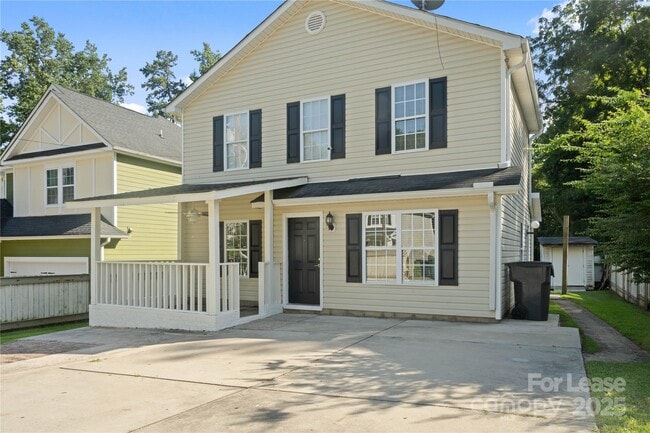 Building Photo - 717 Dawn Cir