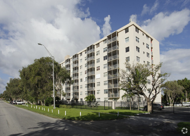 Building Photo - Harbor Pointe