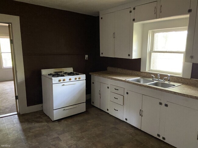 Building Photo - 2 br, 1 bath House - 703 E Wright St