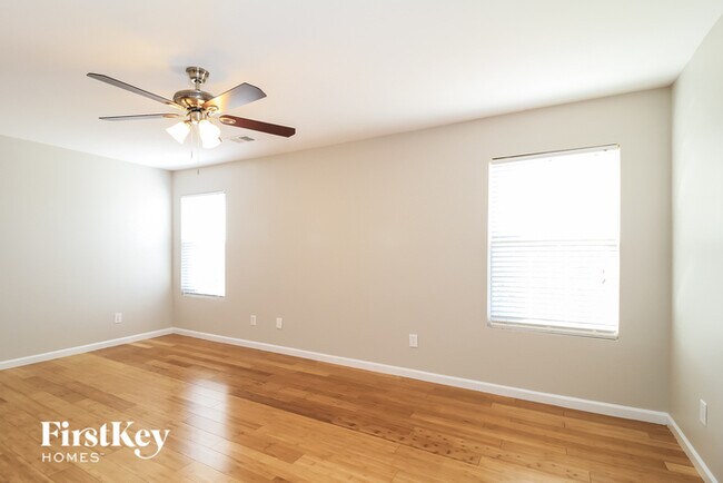 Foto del edificio - 2071 Lauren Woods Dr