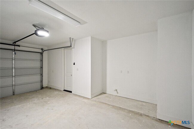 Building Photo - 421 Constance Dr