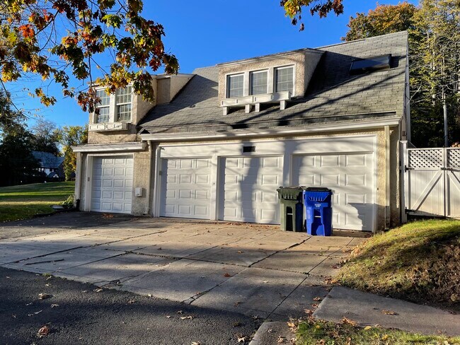 Foto del edificio - 4 Sycamore Ln