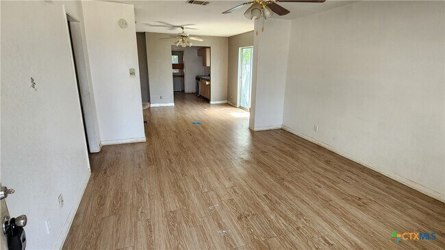 Building Photo - 112 Goates Rd
