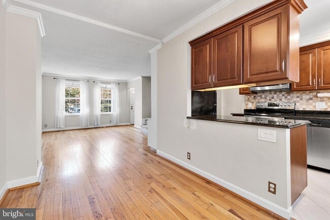 Building Photo - 3011 S Buchanan St