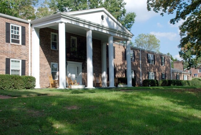 Building Photo - 611 E Mountcastle Dr