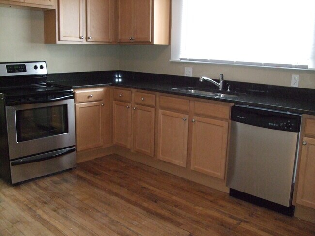 Cocina 1 - 201 Fuller Ave NE