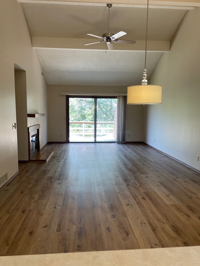 Great Room - 2148 Sunview Dr