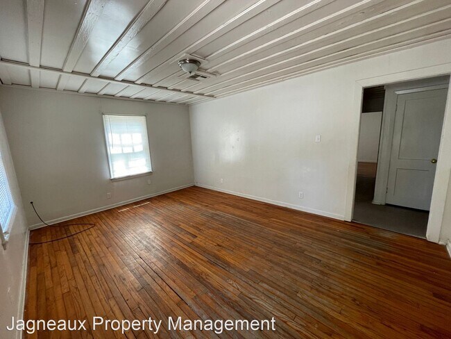 Building Photo - 3 br, 1 bath House - 1910 13th St