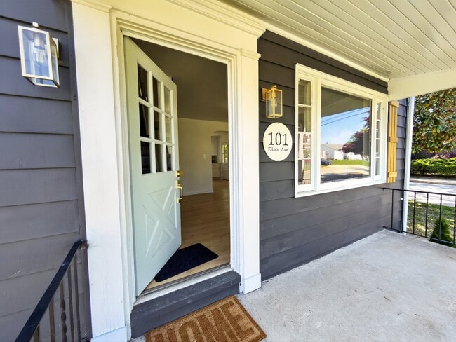 Building Photo - 101 Elinor Ave