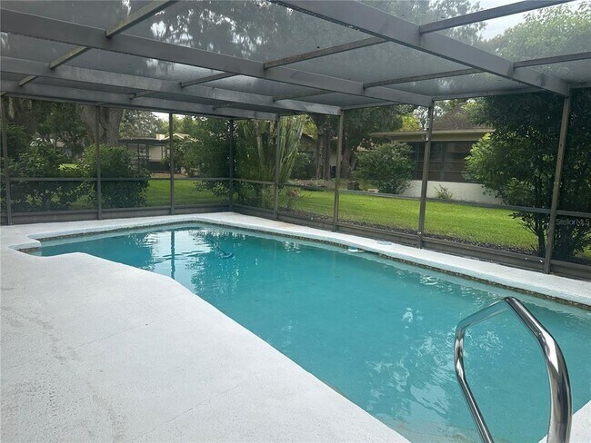 Foto del edificio - 8618 Woodbridge Dr
