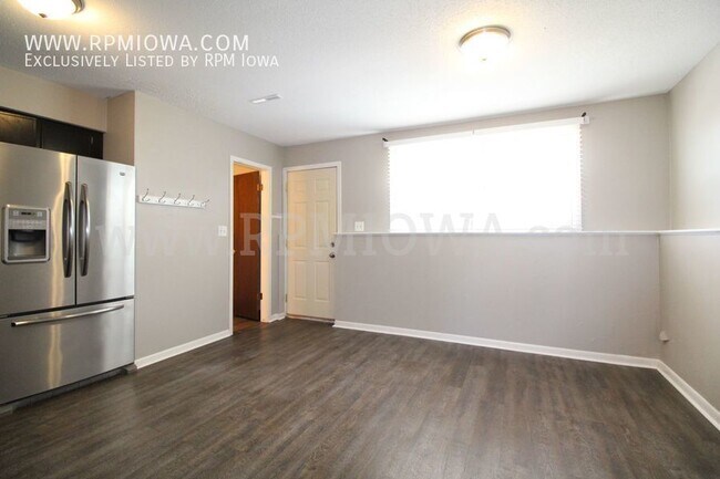 Building Photo - NEWLY UPDATED!! 3 Bedroom, 1.5 Bath Duplex...